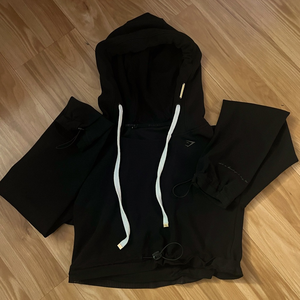 Gymshark XS Whitney Simmons light weight windbreaker. Black XS.